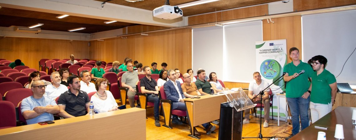 Alunos apresentam soluções tecnológicas desenvolvidas para parceiros do território
